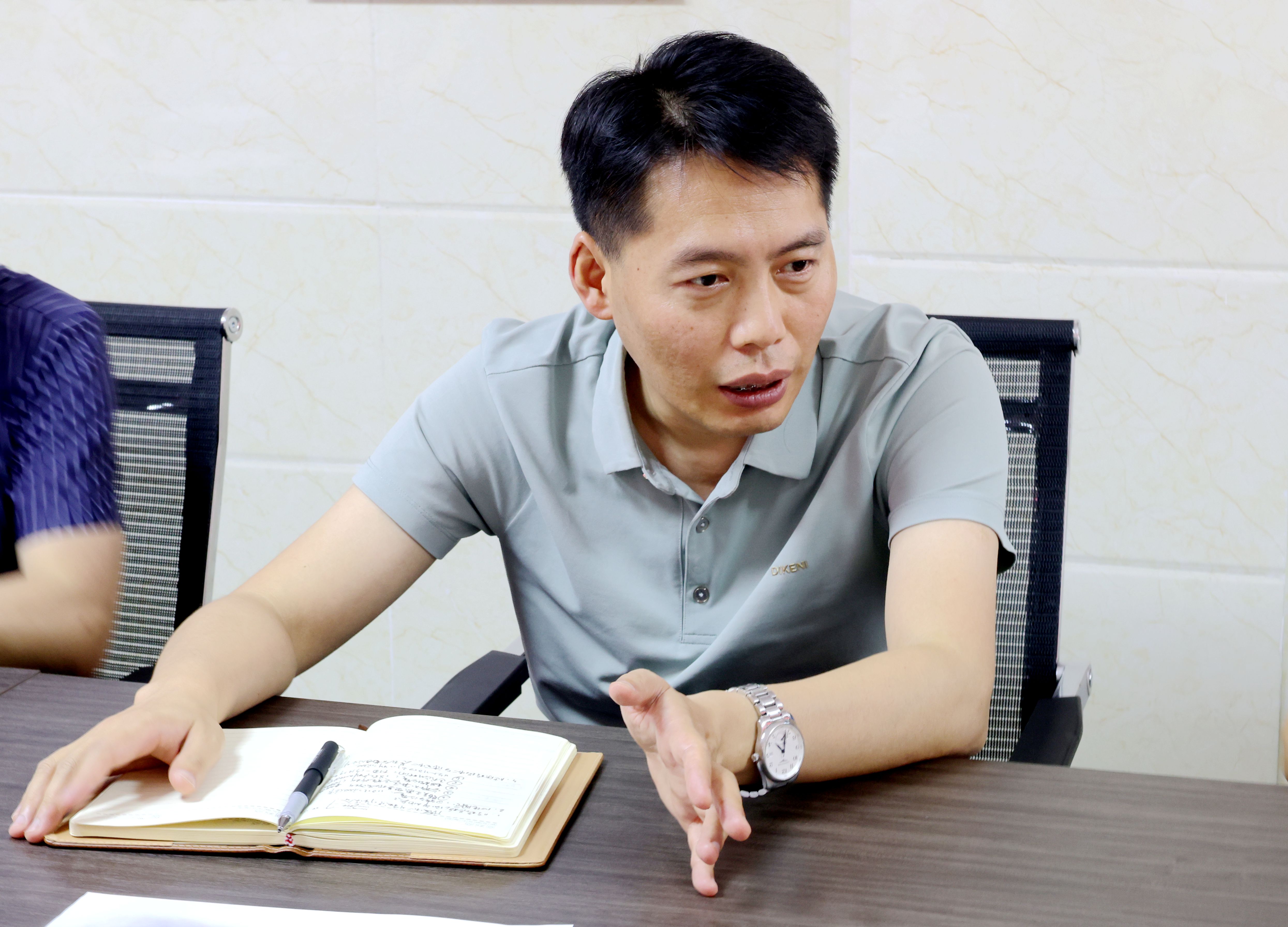 魏书记2.jpg