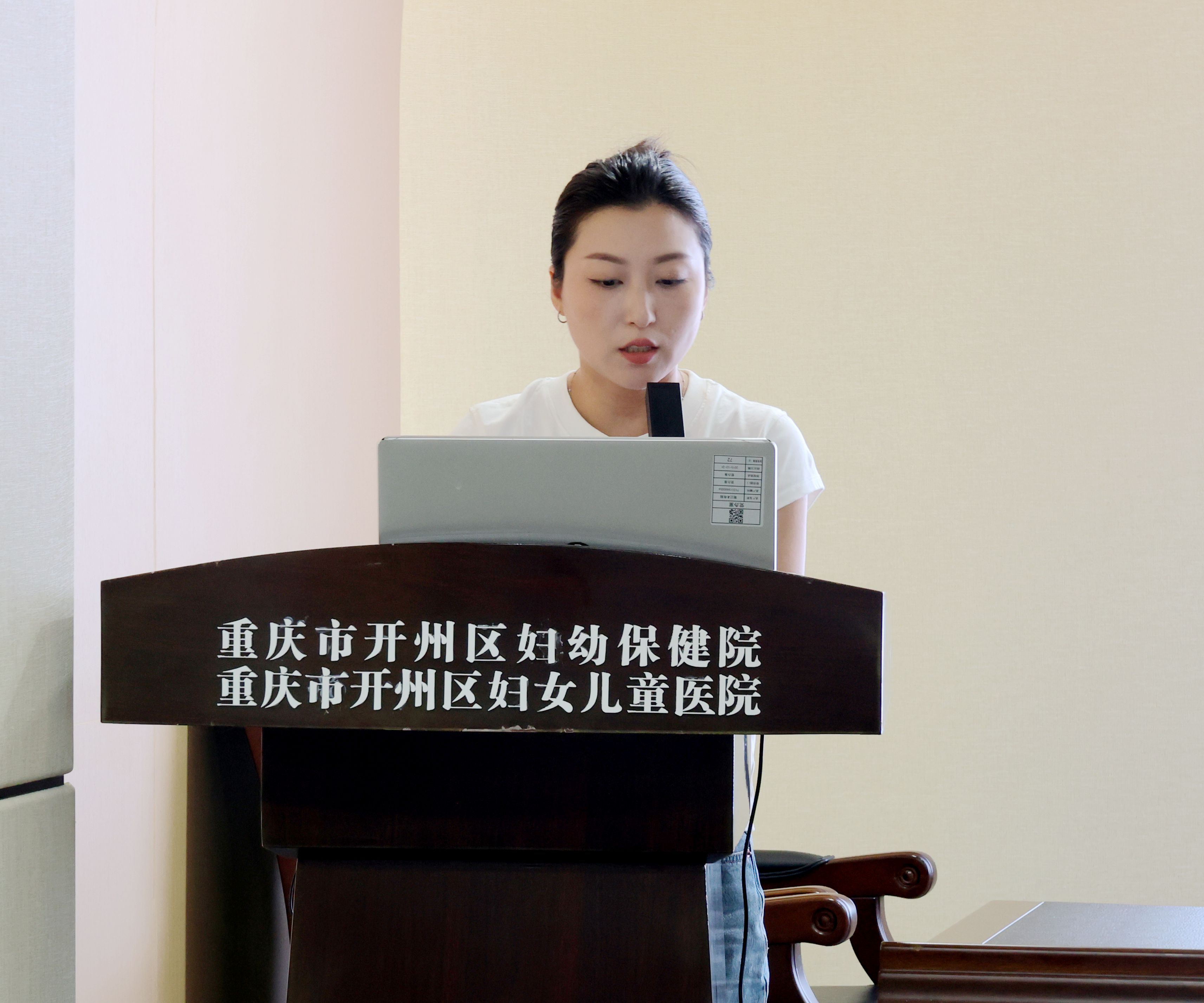黄婷婷.jpg