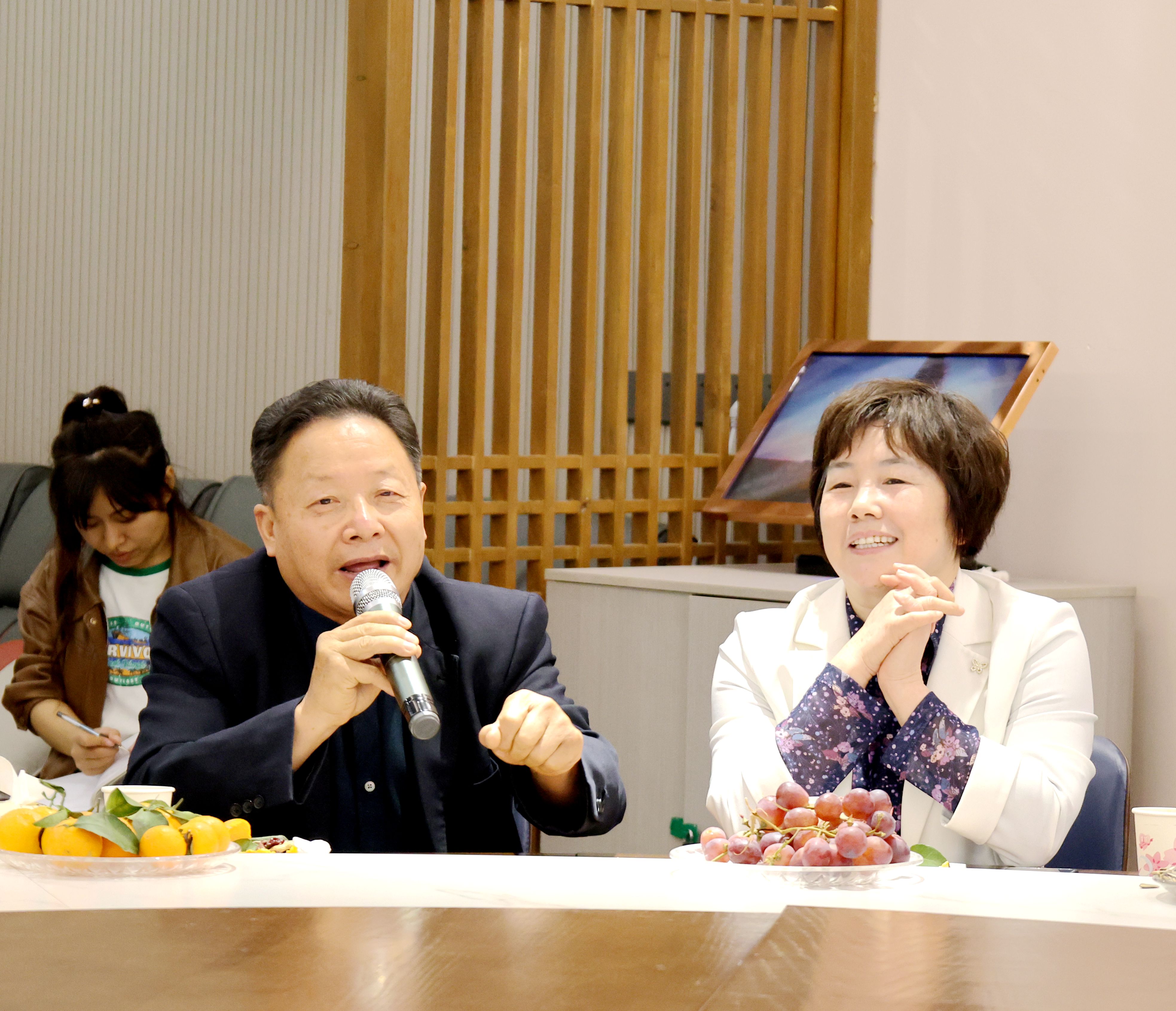 同志讲话2.jpg